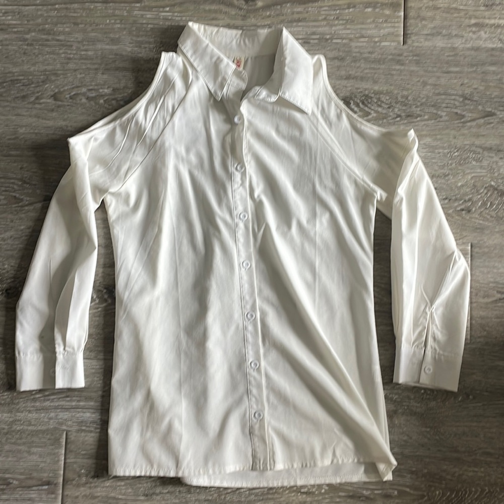 EUC white cut out sleeve button up top sz S